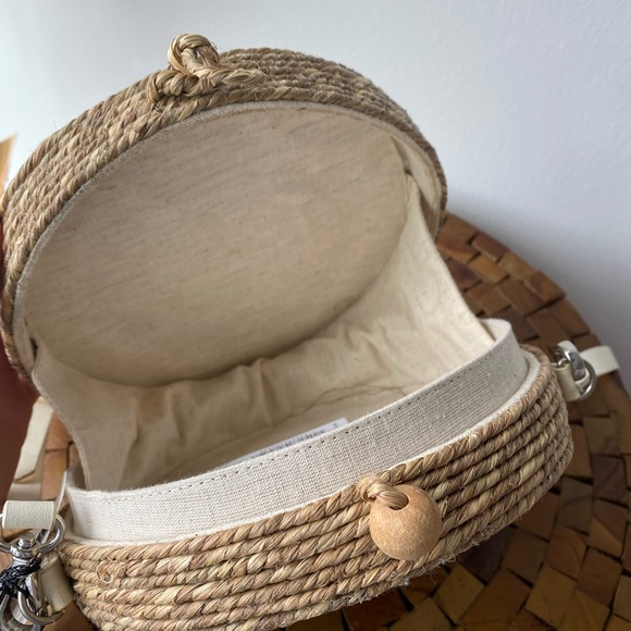 Handmade Shell Rattan Bag - Picture 5 of 7